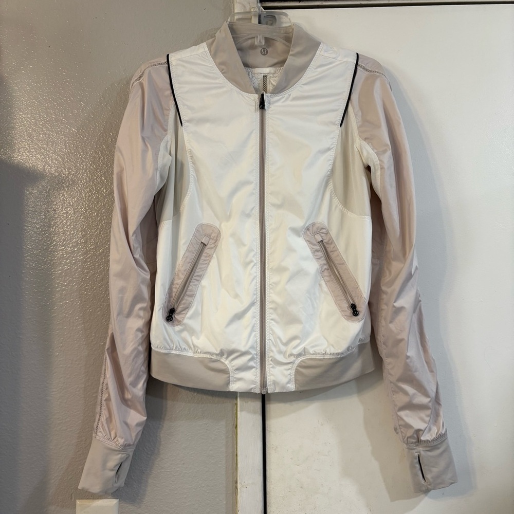 Lululemon Run Two Make It True Bomber Jacket Reversible Zipper White Dune 6 Logo
